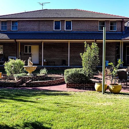 Plumes Boutique Bed & Breakfast Tamworth Exterior photo