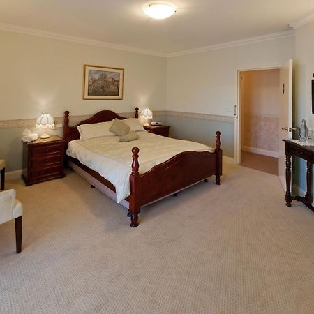 Plumes Boutique Bed & Breakfast Tamworth Exterior photo