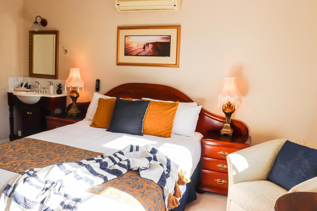 Plumes Boutique Bed & Breakfast Tamworth Exterior photo